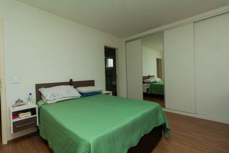 Casa à venda com 180m², 3 quartos e 2 vagasSuíte