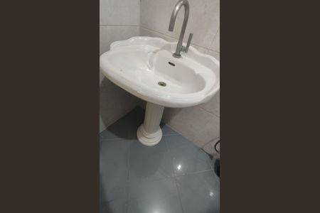 Casa à venda com 300m², 4 quartos e 4 vagasBanheiro da Suíte 2