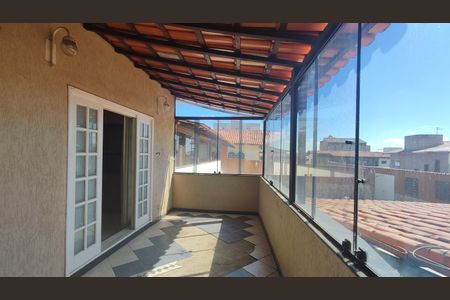 Casa à venda com 300m², 4 quartos e 4 vagasVaranda  Suíte 2