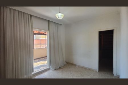 Casa à venda com 300m², 4 quartos e 4 vagasSuíte 2