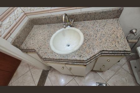 Casa à venda com 300m², 4 quartos e 4 vagasBanheiro da Suíte 1