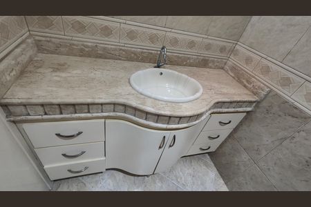 Casa à venda com 300m², 4 quartos e 4 vagasBanheiro Social