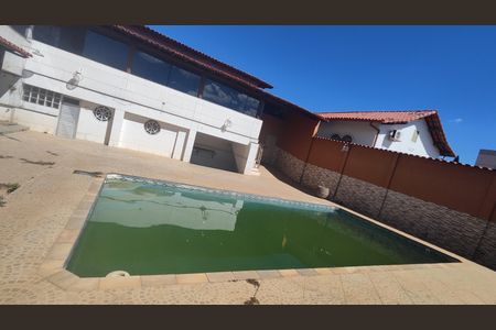 Casa à venda com 300m², 4 quartos e 4 vagasPiscina