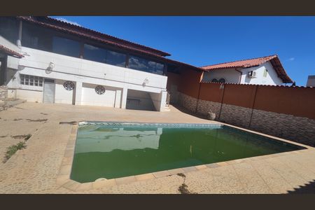 Casa à venda com 300m², 4 quartos e 4 vagasPiscina