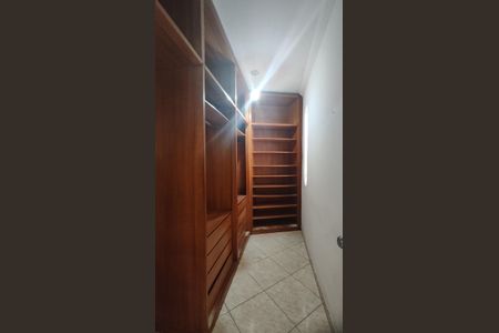 Casa à venda com 300m², 4 quartos e 4 vagasCloset Suíte 2
