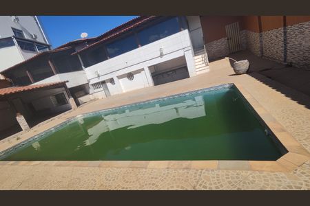 Casa à venda com 300m², 4 quartos e 4 vagasPiscina