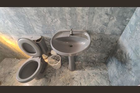 Casa à venda com 300m², 4 quartos e 4 vagasBanheiro Área Gourmet