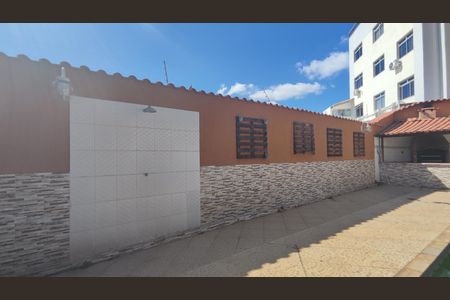 Casa à venda com 300m², 4 quartos e 4 vagasPiscina