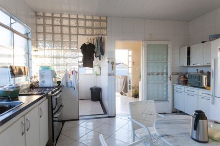 Casa à venda com 837m², 3 quartos e sem vaga Casa à venda com 837m², 3 quartos e sem vagaCozinha