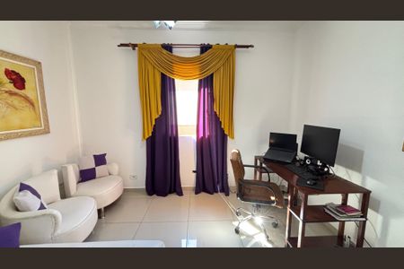 Casa à venda com 210m², 4 quartos e 2 vagasEscritório