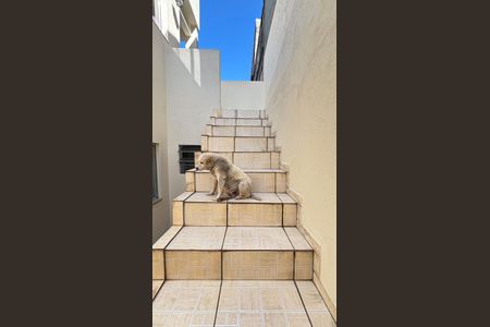 Casa à venda com 210m², 4 quartos e 2 vagasEscada