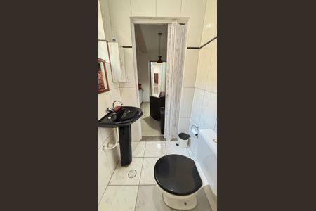 Casa à venda com 210m², 4 quartos e 2 vagasBanheiro da Suíte 2