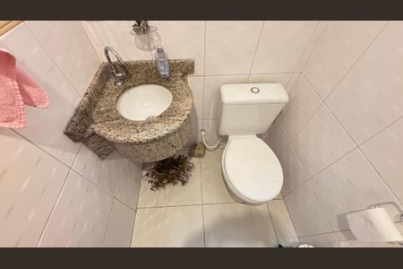 Casa à venda com 210m², 4 quartos e 2 vagasLavabo