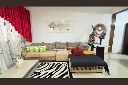 Casa à venda com 210m², 4 quartos e 2 vagasSala