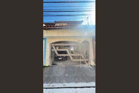 Casa à venda com 210m², 4 quartos e 2 vagasFachada