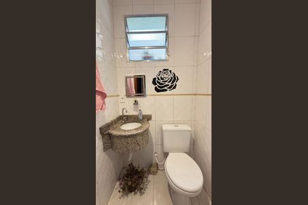 Casa à venda com 210m², 4 quartos e 2 vagasLavabo