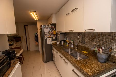 Apartamento à venda com 145m², 4 quartos e 2 vagasCozinha