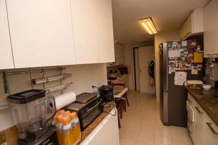 Apartamento à venda com 145m², 4 quartos e 2 vagasCozinha