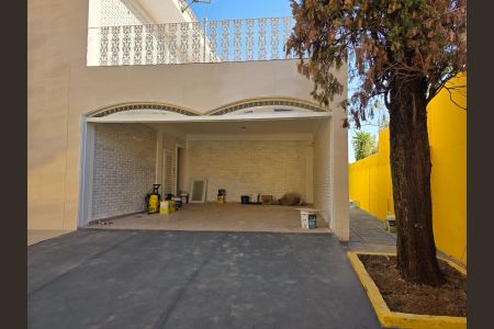 Garagem de casa para alugar com 8 quartos, 710m² em Ribeirânia, Ribeirão Preto