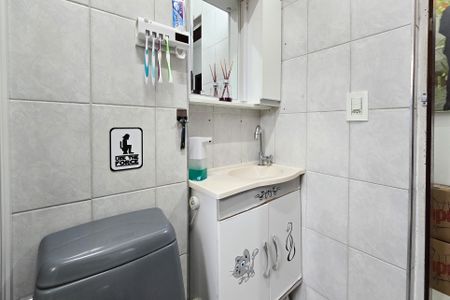 Apartamento à venda com 58m², 2 quartos e 1 vaga Apartamento à venda com 58m², 2 quartos e 1 vagaBanheiro Social