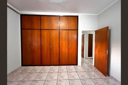 Casa à venda com 320m², 4 quartos e 3 vagas Casa à venda com 320m², 4 quartos e 3 vagasSuite