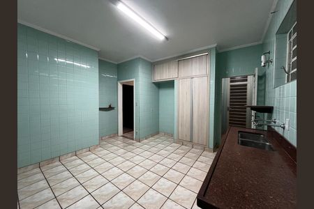 Casa à venda com 320m², 4 quartos e 3 vagas Casa à venda com 320m², 4 quartos e 3 vagasCozinha