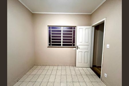 Casa à venda com 320m², 4 quartos e 3 vagas Casa à venda com 320m², 4 quartos e 3 vagas Edícula Quarto