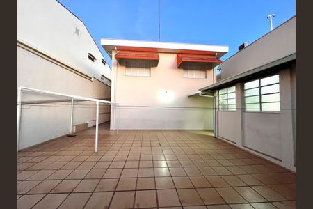 Casa à venda com 320m², 4 quartos e 3 vagas Casa à venda com 320m², 4 quartos e 3 vagasQuintal