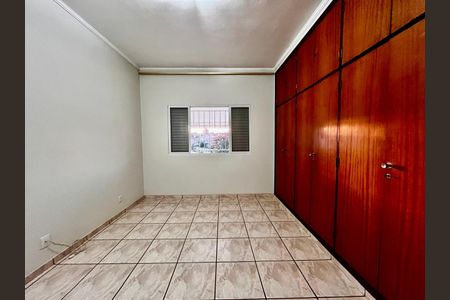 Casa à venda com 320m², 4 quartos e 3 vagas Casa à venda com 320m², 4 quartos e 3 vagasSuíte