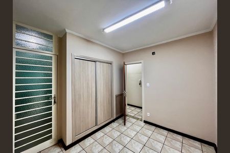 Casa à venda com 320m², 4 quartos e 3 vagas Casa à venda com 320m², 4 quartos e 3 vagasQuarto 3