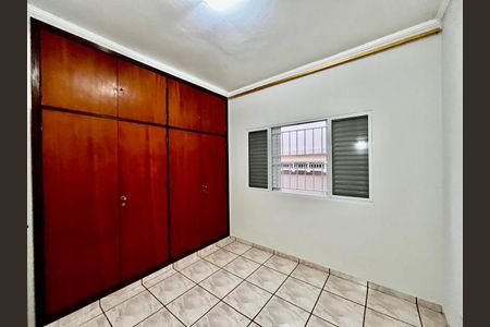 Casa à venda com 320m², 4 quartos e 3 vagas Casa à venda com 320m², 4 quartos e 3 vagasQuarto 2