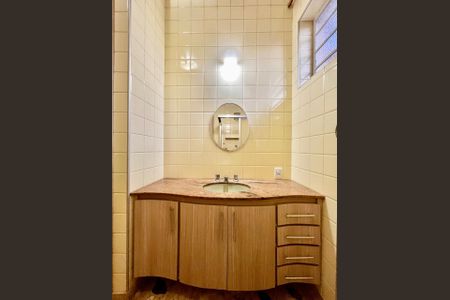 Casa à venda com 320m², 4 quartos e 3 vagas Casa à venda com 320m², 4 quartos e 3 vagasBanheiro da Suíte