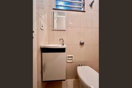 Casa à venda com 320m², 4 quartos e 3 vagas Casa à venda com 320m², 4 quartos e 3 vagas Edícula Banheiro