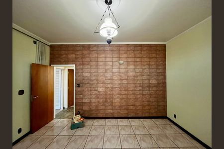 Casa à venda com 320m², 4 quartos e 3 vagas Casa à venda com 320m², 4 quartos e 3 vagasSala