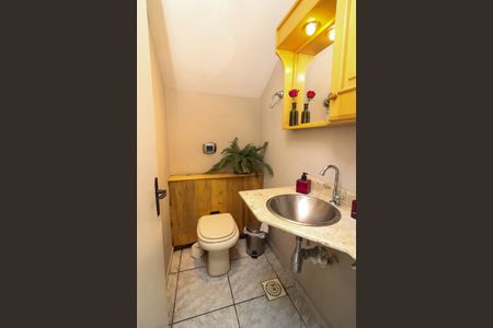 Casa de condomínio à venda com 238m², 3 quartos e 2 vagasLavabo