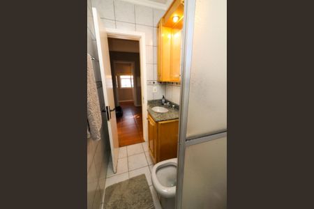 Casa de condomínio à venda com 238m², 3 quartos e 2 vagasBanheiro Social