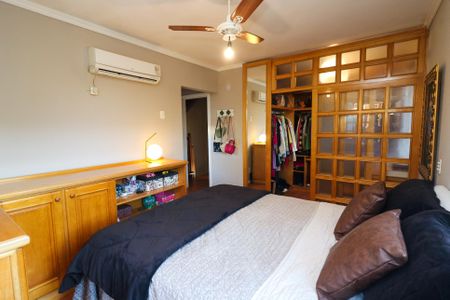 Casa de condomínio à venda com 238m², 3 quartos e 2 vagasSuíte