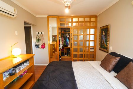 Casa de condomínio à venda com 238m², 3 quartos e 2 vagasSuíte