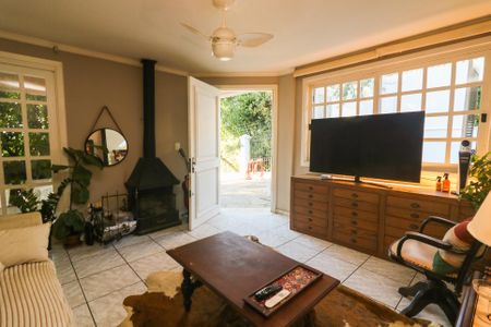 Casa de condomínio à venda com 238m², 3 quartos e 2 vagasSala