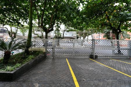 Apartamento para alugar com 170m², 3 quartos e 1 vaga Apartamento para alugar com 170m², 3 quartos e 1 vagaFachada