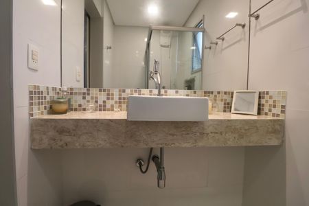 Apartamento para alugar com 170m², 3 quartos e 1 vaga Apartamento para alugar com 170m², 3 quartos e 1 vagaBanheiro da Suíte 1