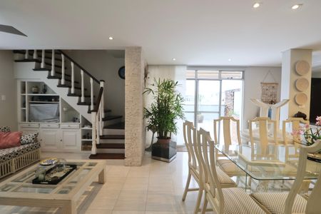 Apartamento para alugar com 170m², 3 quartos e 1 vaga Apartamento para alugar com 170m², 3 quartos e 1 vagaSala