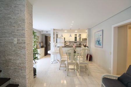 Apartamento para alugar com 170m², 3 quartos e 1 vaga Apartamento para alugar com 170m², 3 quartos e 1 vagaSala