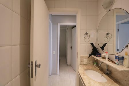Apartamento para alugar com 170m², 3 quartos e 1 vaga Apartamento para alugar com 170m², 3 quartos e 1 vagaBanheiro Social