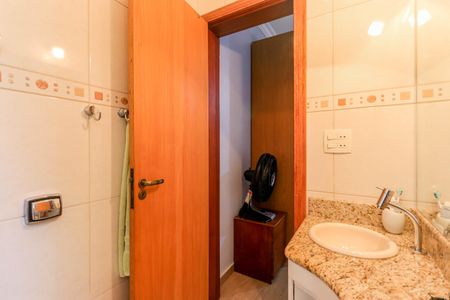 Casa à venda com 320m², 4 quartos e 3 vagasBanheiro da Suíte 2