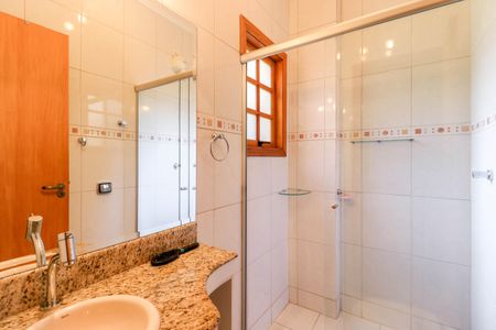 Casa à venda com 320m², 4 quartos e 3 vagasBanheiro da Suíte 2