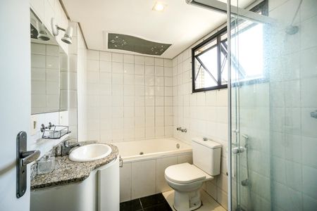 Apartamento à venda com 93m², 3 quartos e 2 vagasBanheiro da suíte