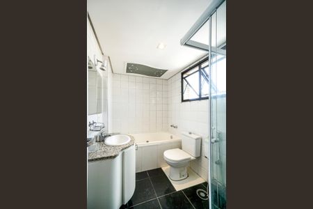 Apartamento à venda com 93m², 3 quartos e 2 vagasBanheiro da suíte