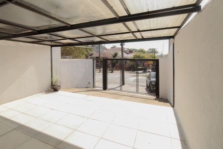 Casa à venda com 210m², 3 quartos e 4 vagas Casa à venda com 210m², 3 quartos e 4 vagasGaragem