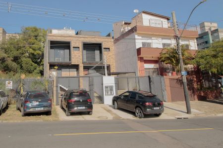 Casa à venda com 210m², 3 quartos e 4 vagas Casa à venda com 210m², 3 quartos e 4 vagasFachada